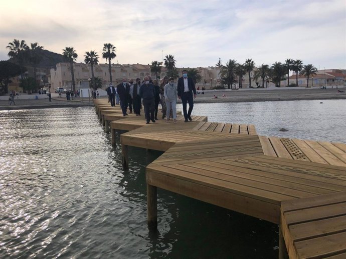 Inauguración de uno de los balnearios instalados en el Mar Menor