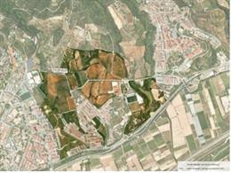Ámbito del estudio y el futuro plan del entorno de la Colnia Güell, en Santa Coloma de Cervelló y Sant Boi de Llobregat (Barcelona)