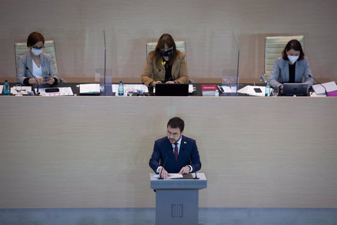 El vicepresidente de la Generalitat en funciones y candidato de ERC a la Presidencia, Pere Aragons, interviene en la primera sesión del debate de investidura a la presidencia de la Generalitat de Catalunya, en el Parlament, Barcelona, Cataluña, (España