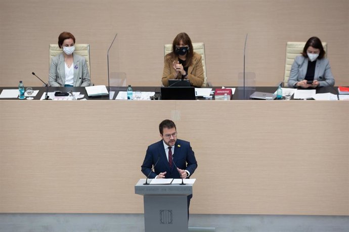 El vicepresidente de la Generalitat en funciones y candidato de ERC a la Presidencia, Pere Aragons, interviene en la primera sesión del debate de investidura a la presidencia de la Generalitat de Catalunya, en el Parlament.