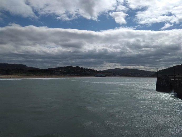 Nubes sobre la costa vasca.