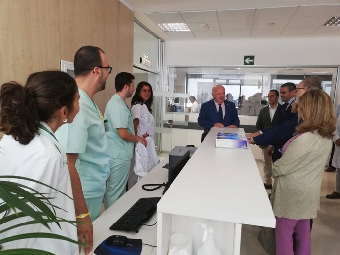 Archivo - Jesús Aguirre visita el HARE de Vejer en una imagen de archivo