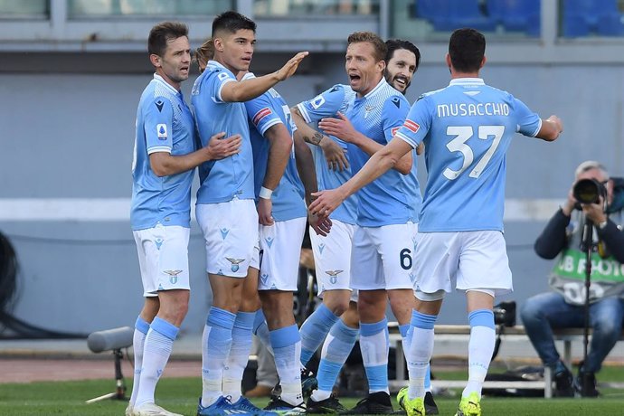 Archivo - 20 February 2021, Italy, Rome: Lazio's Luis Alberto (C) celebrates scoring his side's first goal with teammates during the Italian Serie A soccer match between SS Lazio and UC Sampdoria at the Olympic Stadium. Photo: Claudio Pasquazi/LPS via Z