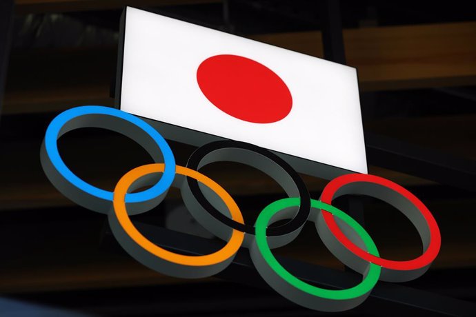 15 March 2021, Japan, Tokyo: Japanese flag with Olympic Rings are seen above the entrance to Japan Olympic Museum in Shinjuku. Photo: Stanislav Kogiku/SOPA Images via ZUMA Wire/dpa