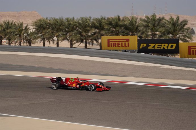 27 March 2021, Bahrain, Sakhir: Spanish Formula One driver Carlos Sainz Jr of team Scuderia Ferrari in action during the third practice of the Formula One 2021 Bahrain Grand Prix at the Bahrain International Circuit. Photo: Hasan Bratic/dpa