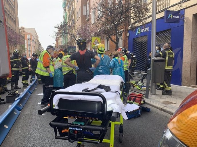 Accidente en la calle Fernando el Católico entre una moticicleta y un turimos