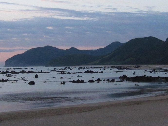 Archivo - Playa Tregandín en Noja