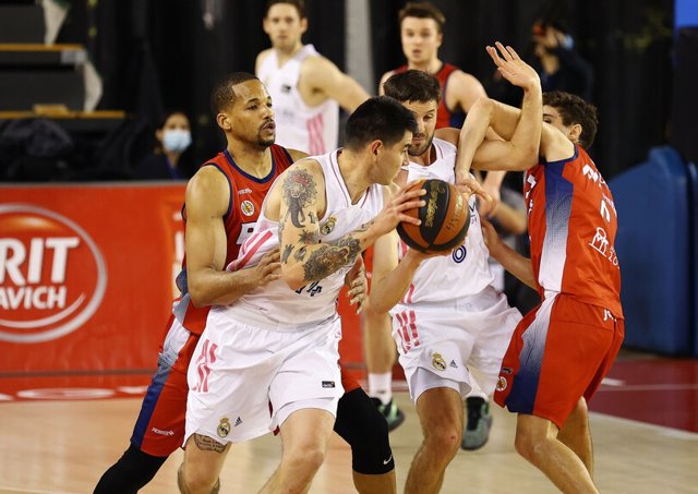 Deck lidera el triunfo del Real Madrid en Manresa