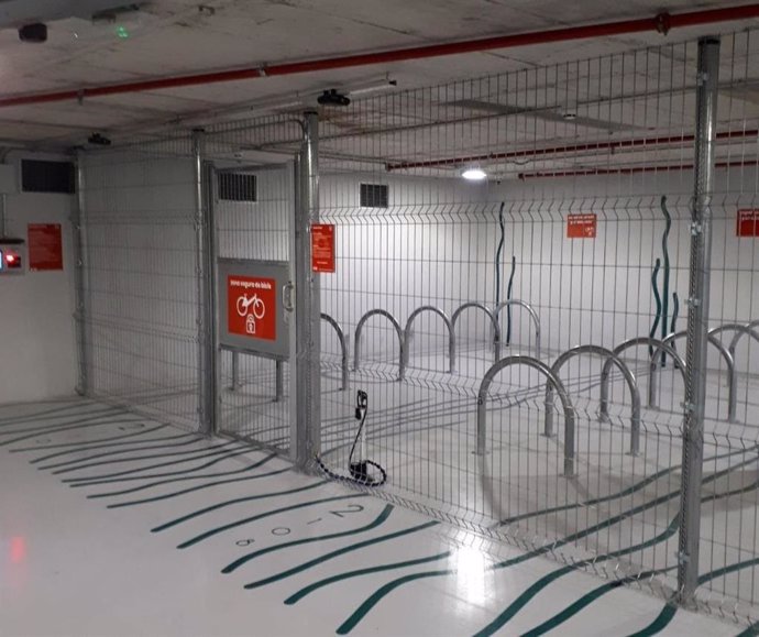 Zona segura per a bicicletes en l'aparcament B:SM de Sant Antoni a Barcelona