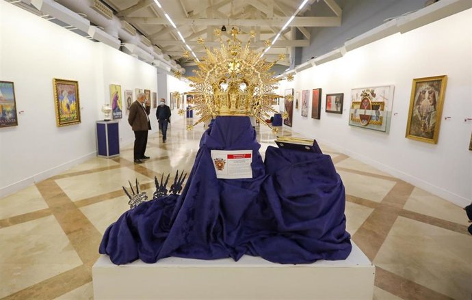 La Casa Colón de Huelva capital acoge la exposición 'Sentir cofrade, arte y Semana Santa'. 