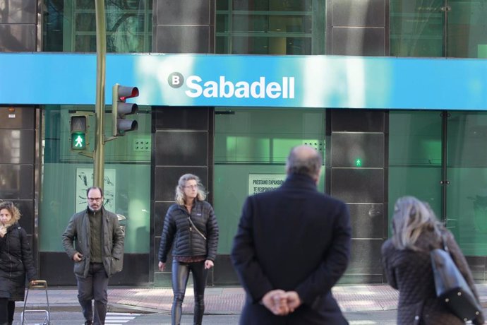 Archivo - Sucursal del banco Sabadell
