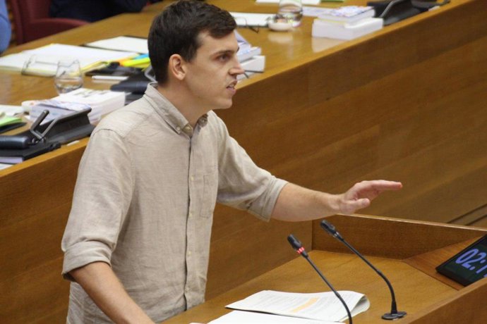 Archivo - El diputado de Unides Podem en Les Corts Ferran Martínez