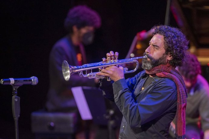 La Clasijazz Big Band y Bernard Van Rossum emparejan jazz y flamenco en un intenso concierto.