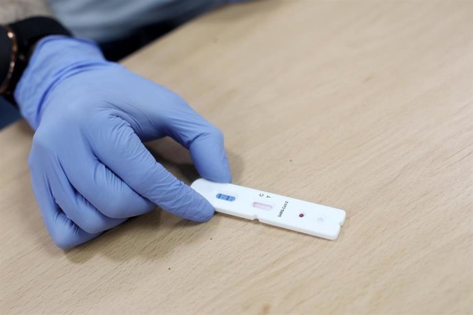 Archivo - Aragón confirma 108 contagios por COVID-19 y la positividad se sitúa en el 7,59%.