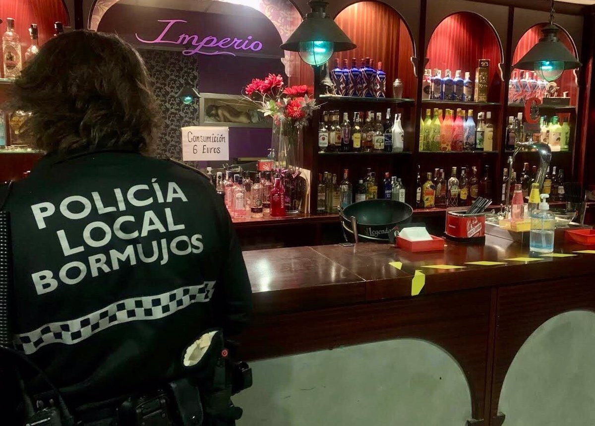 Clausuran en Bormujos (Sevilla) un local de intercambio de parejas con 87  personas en su interior