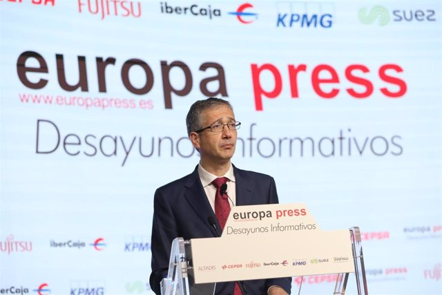 El gobernador del Banco de España, Pablo Hernández de Cos, interviene durante un Desayuno Informativo de Europa Press celebrado en el Auditorio El Beatriz Madrid, en Madrid, (España), a 29 de marzo de 2021.