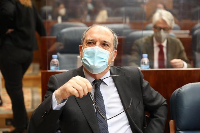 Archivo - El portavoz del PSOE en la Comunidad de Madrid, Ángel Gabilondo, durante una sesión plenaria en la Asamblea de Madrid (España), a 28 de enero de 2021. El pleno de hoy está centrado en la borrasca 'Filomena' y el Funcionamiento del Platercam an