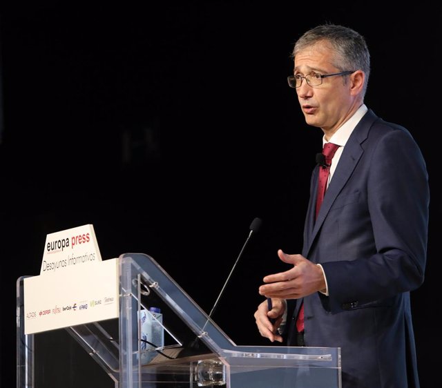 El gobernador del Banco de España, Pablo Hernández de Cos, interviene durante un Desayuno Informativo de Europa Press celebrado en el Auditorio El Beatriz Madrid, en Madrid, (España), a 29 de marzo de 2021.