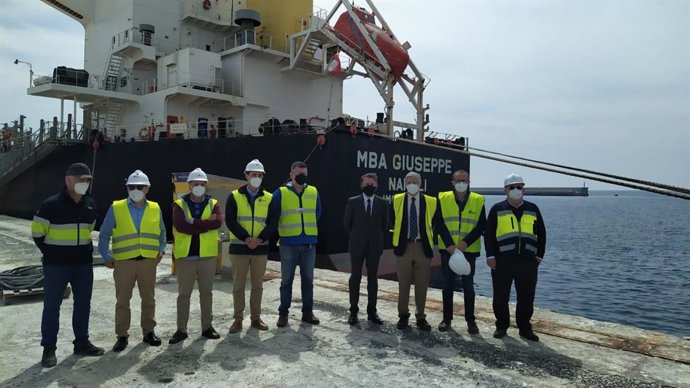 Zarpan del puerto de Almería más de 80.000 toneladas de yeso con destino a Montreal (Canadá)