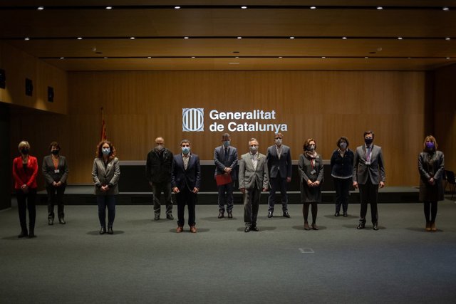 Los consellers Chakir El Homrani y Ramon Tremosa, en la firma de un convenio entre administraciones, entidades y la compañía Endesa