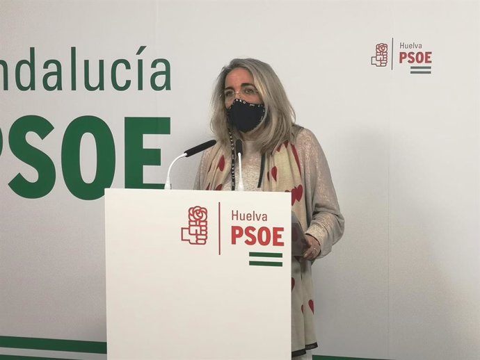 Archivo - La senadora socialista por la provincia de Huelva, Pepa González Bayo.