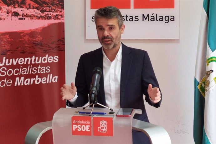 El portavoz del PSOE en la Diputación de Málaga, presidente del PSOE de Málaga y portavoz del PSOE en el Ayuntamiento de Marbella