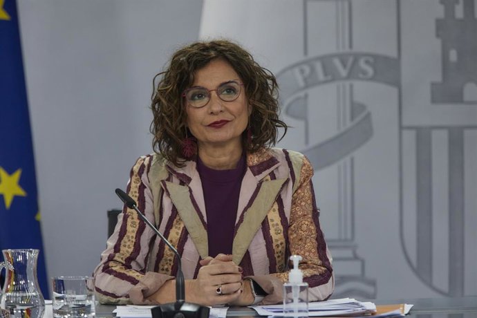 La ministra de Hacienda y portavoz del Gobierno, María Jesús Montero, interviene en una rueda de prensa tras la reunión del Consejo de Ministros, en La Moncloa, Madrid (España), a 23 de marzo de 2021. El Consejo de Ministros es el primero que se ha cele