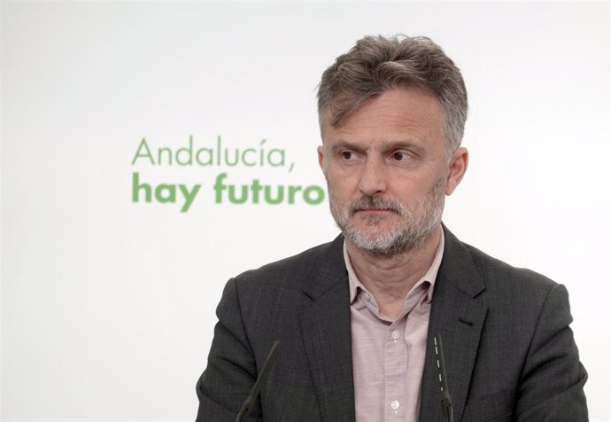 El portavoz parlamentario del PSOE-A, José Fiscal, en rueda de prensa.