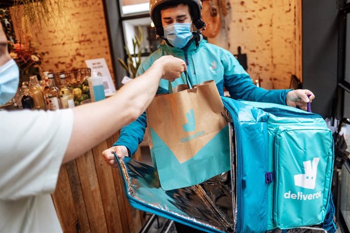 Archivo - Ndp Foto Estudio Deliveroo: Expectativas De Los Restaurantes 2021 Cerca De Un 40% De Los Restaurantes Se Vería Obligado A Cerrar Su Negocio En Los Próximos Seis Meses Si No Fuera Por El Delivery