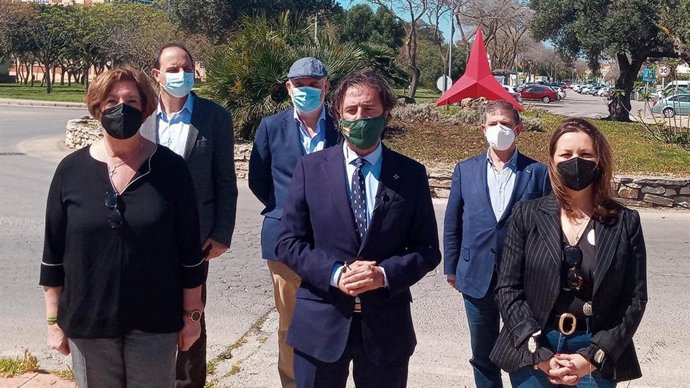 Parlamentarios de Vox pidiendo la retirada de "simbología que exalta el comunismo" en Puerto Real