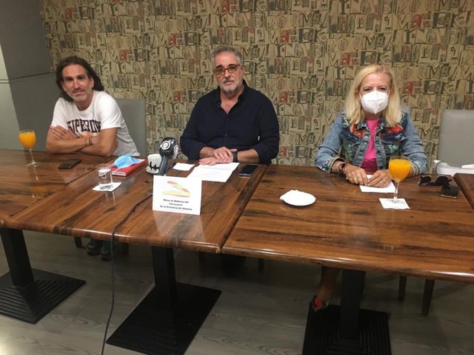 Archivo - Mesa en Defensa del Ferrocarril de Almería