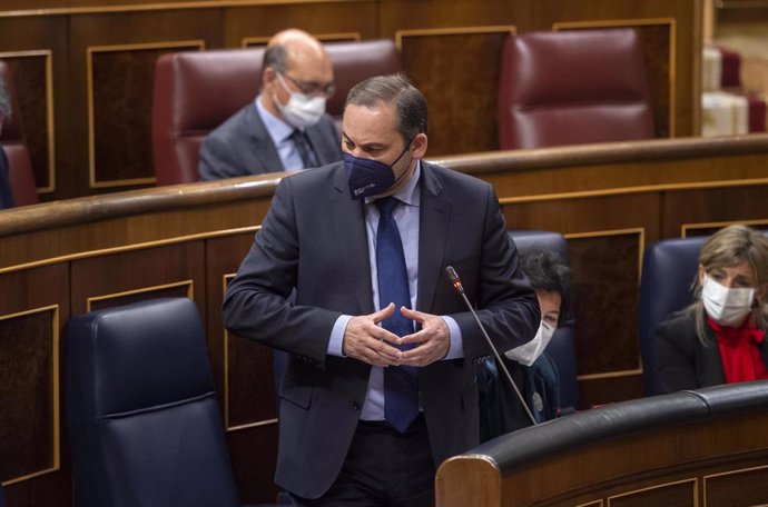 El ministro de Transportes, Movilidad y Agenda Urbana, José Luis Ábalos, interviene durante una sesión plenaria en el Congreso de los Diputados, Madrid, (España), a 24 de marzo de 2021. Este pleno, marcado por la campaña electoral de Madrid del próximo 