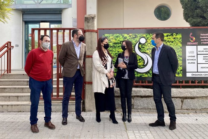Ana Vanessa García visita la Fundación Fepamic con Adolfo Molina y José Antonio Nieto.