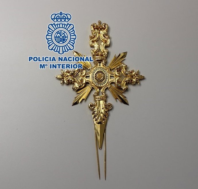 Daga de un ajuar religioso recuperada por la Policía Nacional de Granada