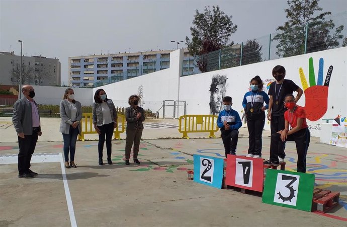 Celebración de 'la gran fiesta de las Olimpiadas' en el CEIP Onuba,
