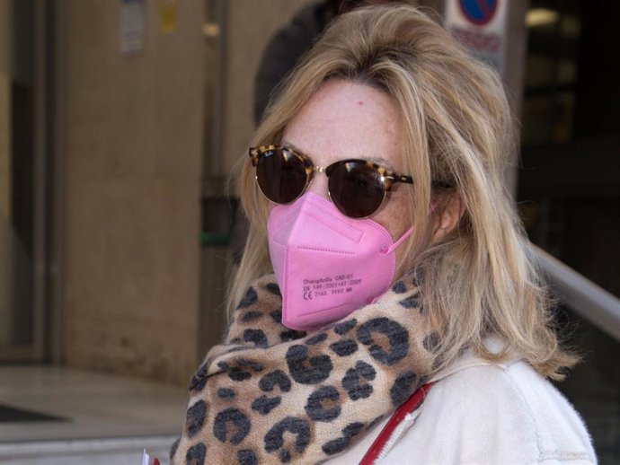 Archivo - Lydia Lozano ingresa para someterse a una operación urgente de cervicales, en Madrid