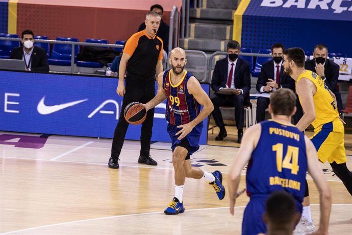 Archivo - Nick Calathes of Fc Barcelona during the Turkish Airlines EuroLeague match between Fc Barcelona and Maccabi Playtika Tel Aviv at Palau Blaugrana on December 18, 2020 in Barcelona, Spain.
