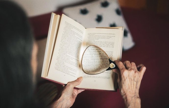 La Fundación 'la Caixa' abre la 13 convocatoria del concurso de Relatos Escritos por Personas Mayores.