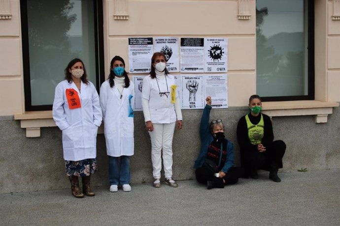 Un grupo de mujeres participan en una de las acciones de Scientist Rebellion.