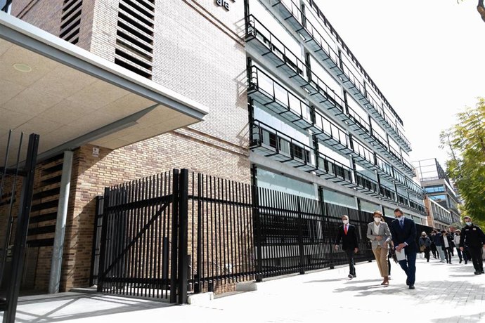 Visita al nuevo edificio de la Facultad de Enfermería y Podología de la Universitat de Valncia