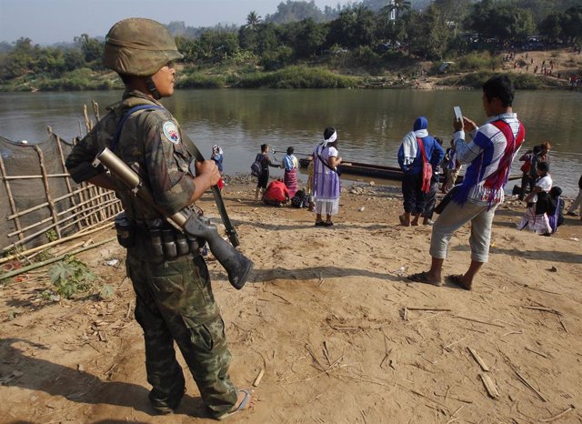 Un miliciano de la Unión Nacional Karen (KNU) en Birmania