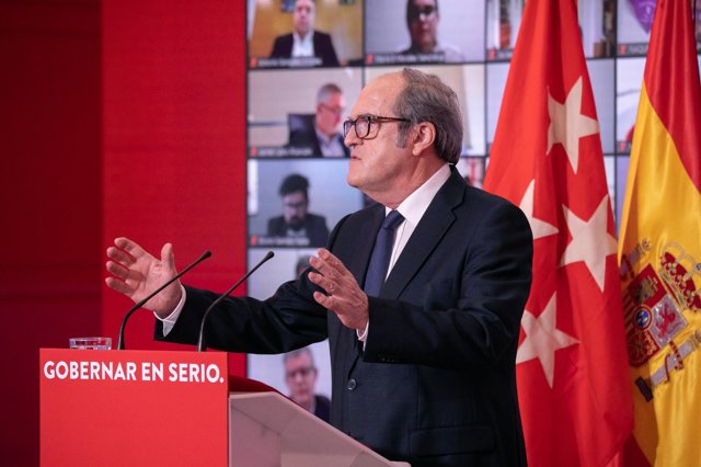 El candidato del PSOE a la Presidencia de la Comunidad de Madrid, Ángel Gabilondo, durante un encuentro virtual con alcaldes socialistas en la sede del PSOE, en Ferraz.
