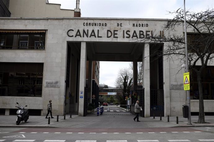 Archivo - Entrada de las instalaciones del Canal de Isabel II