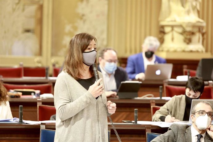 La presidenta del Govern balear, Francina Armengol, durante una intervención en el Parlament.