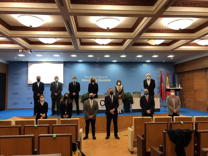 El consejero Juan Cruz Cigudosa, junto al resto de participantes, en la jornada de balance del Servicio Navarro de Innovación.