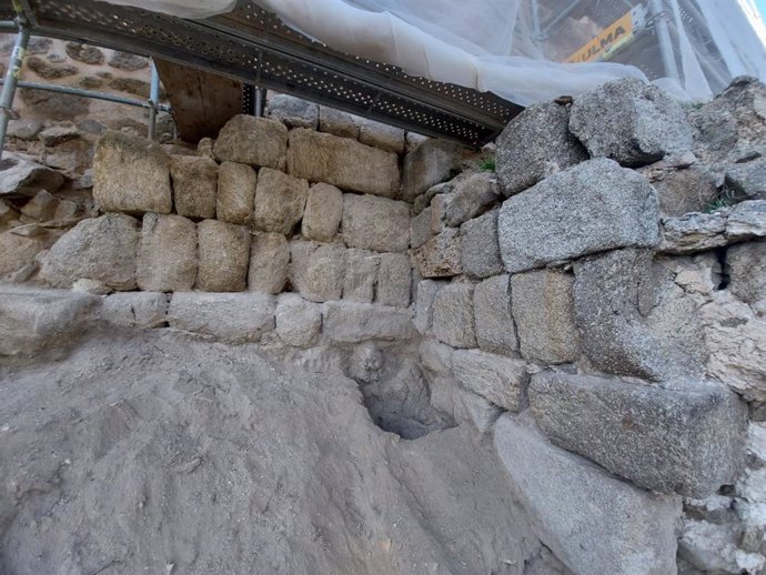 Parte de la muralla Omeya hallada en Toledo.