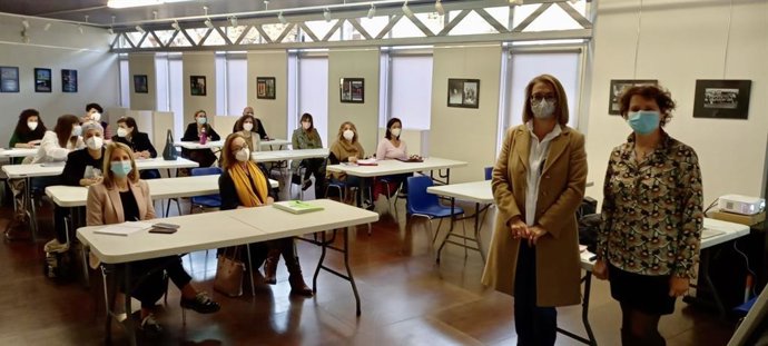 De izquierda a derecha Cristina Urdanoz (SNE-NL) e Inés Francés (ANADP), en una de las sesiones.