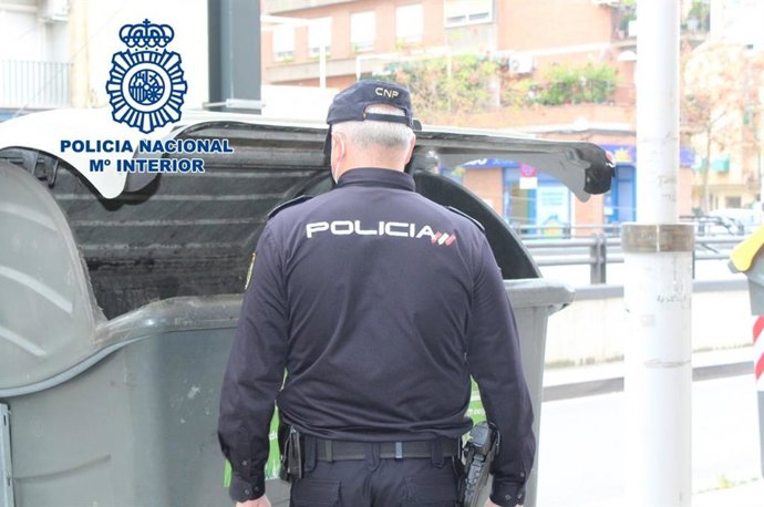 Nota De Prensa: "Agentes De La Policía Nacional Identifican A Un Menor Inimputable Como Presunto Autor De La Quema De Varios Contenedores En El Zaidín"