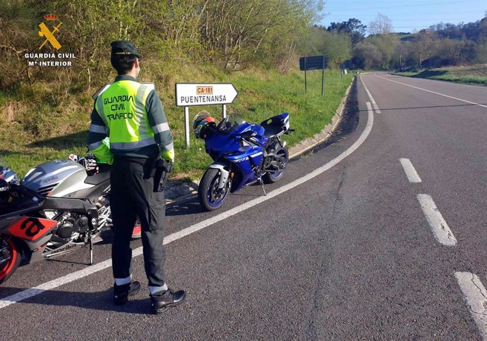 Rdo. Nota De Prensa Agrupacion Trafico Guardia Civil (Detectados Dos Motocicletas Circulando A Casi 200 Km/H)