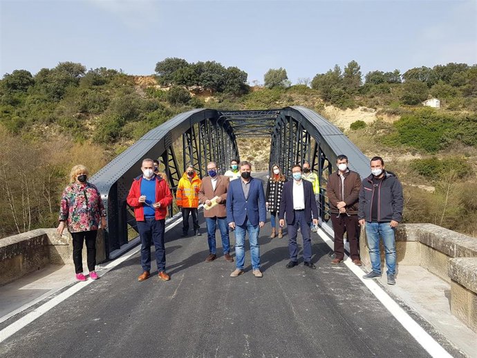 El consejero José Luis Soro ha visitado las obras del puente de Santa Eulalia